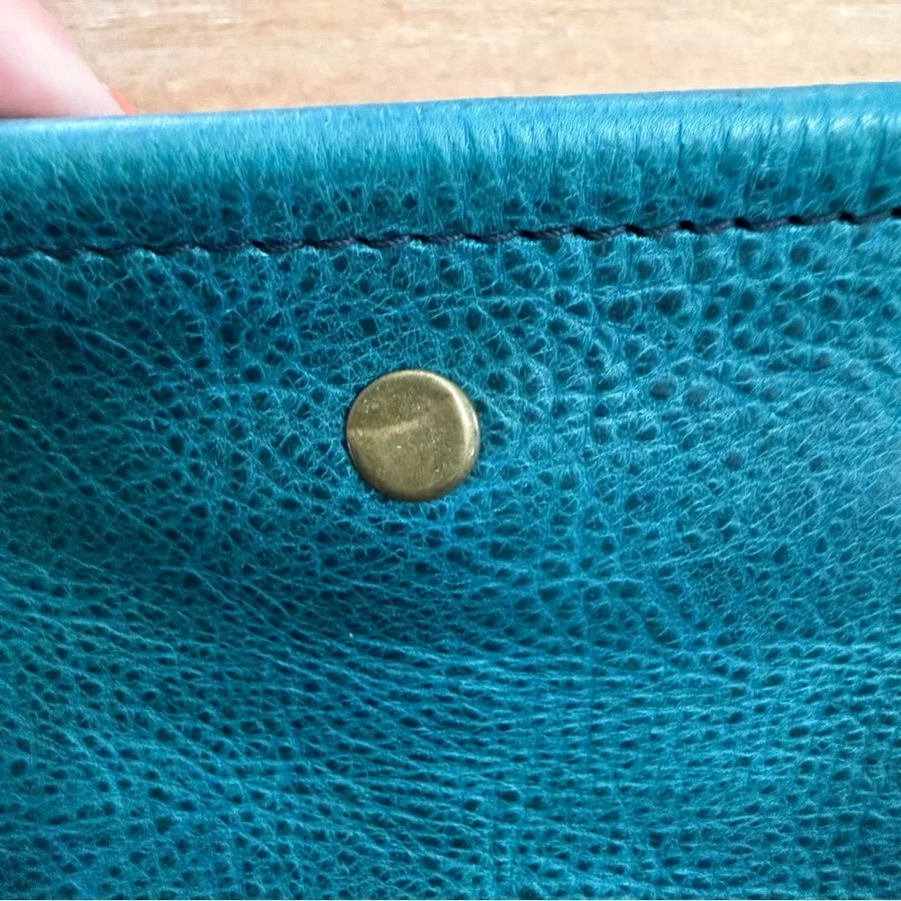 Go Forth Goods small avery crossbody in cobalt - Picture 2 of 8